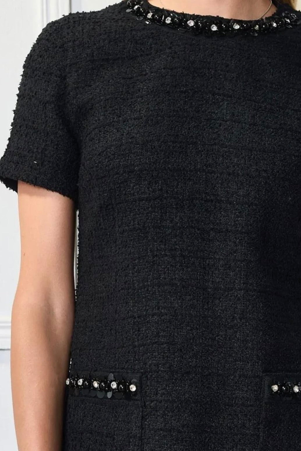 Detailaufnahme schwarzer Stoff, Damen Etuikleid aus Wolle-Polyester-Mischung mit feiner Struktur