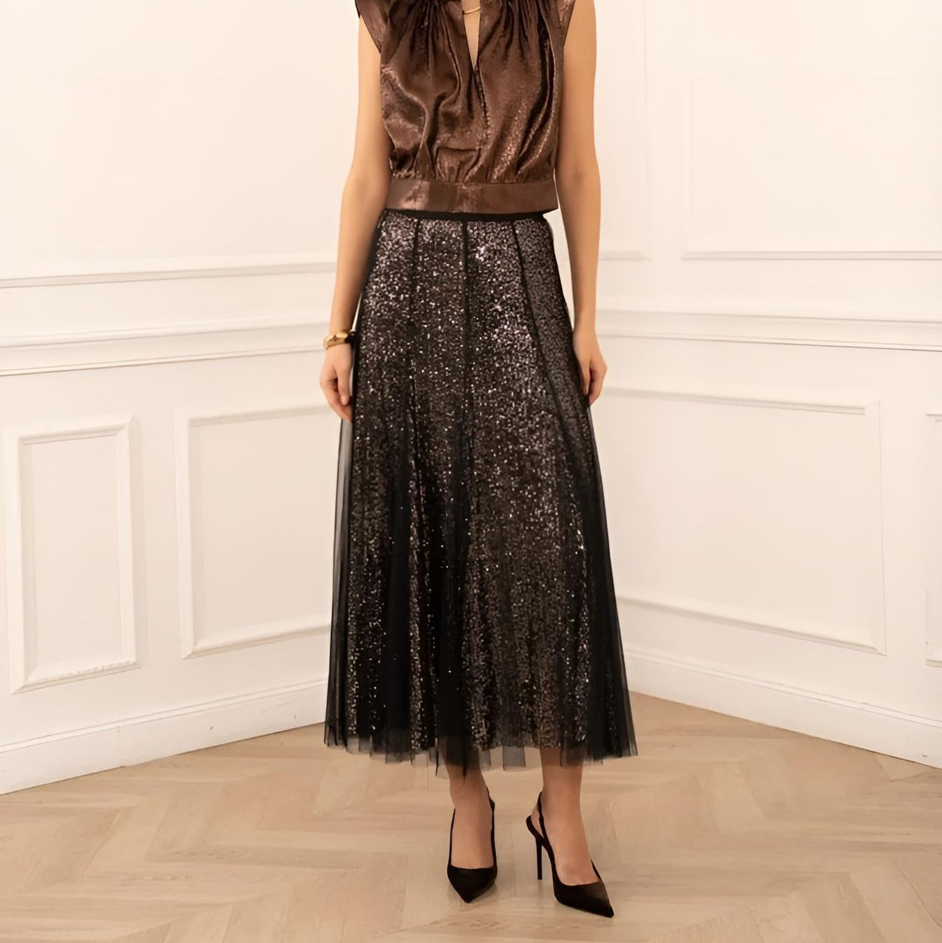 Eleganter schwarzer Pailletten‑Tüllrock in Midi‑Länge mit fließendem Tüllüberrock und schimmernden Details