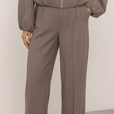 weite-stoffhose-damen-taupe-high-waist-elegant-stilessenz.jpg