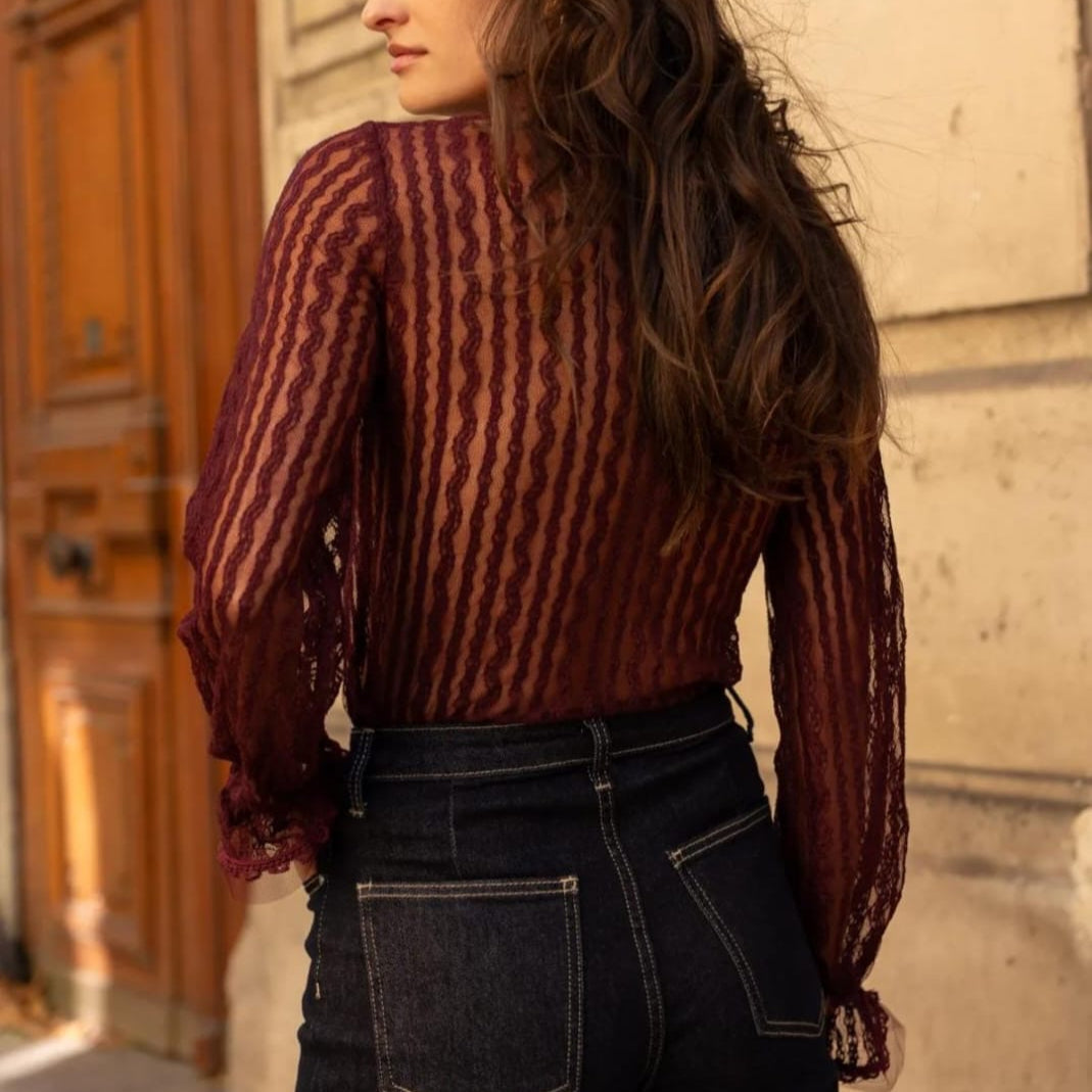 Damen Langarm Spitzentop in Bordeaux, transparente elegante Bluse, Rückenansicht