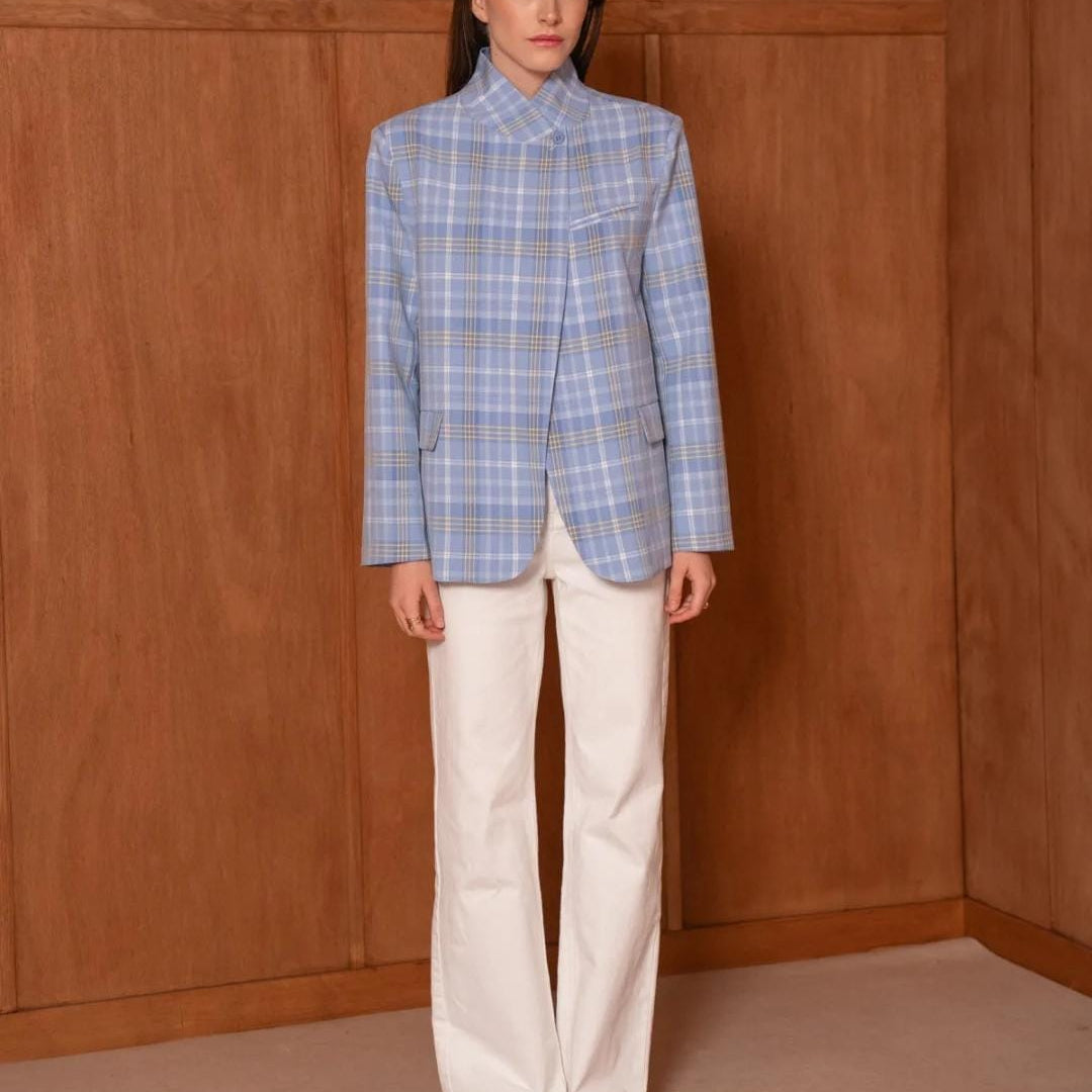 Damen Hellblau Karo Blazer Asymmetrisch Stehkragen Elegant Business Casual Ganzkörper Frontansicht