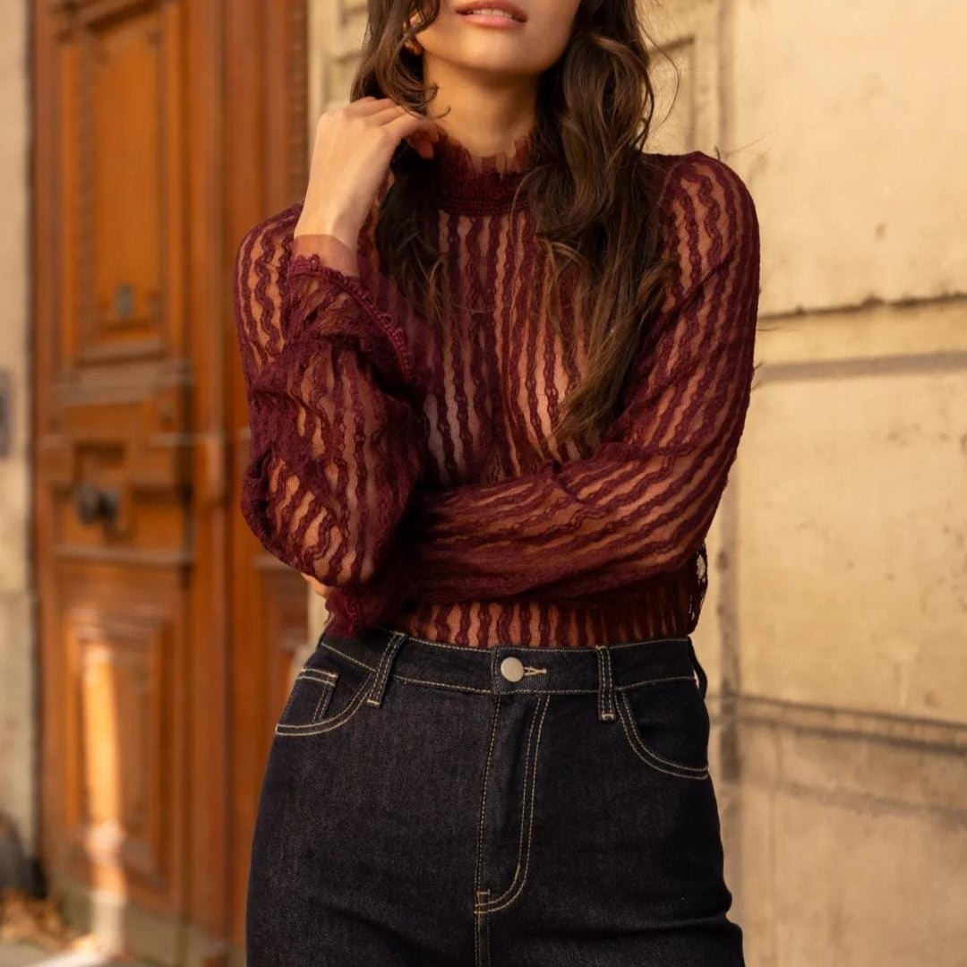 Damen Langarm Spitzentop in Bordeaux, transparente elegante Bluse, Frontansicht
