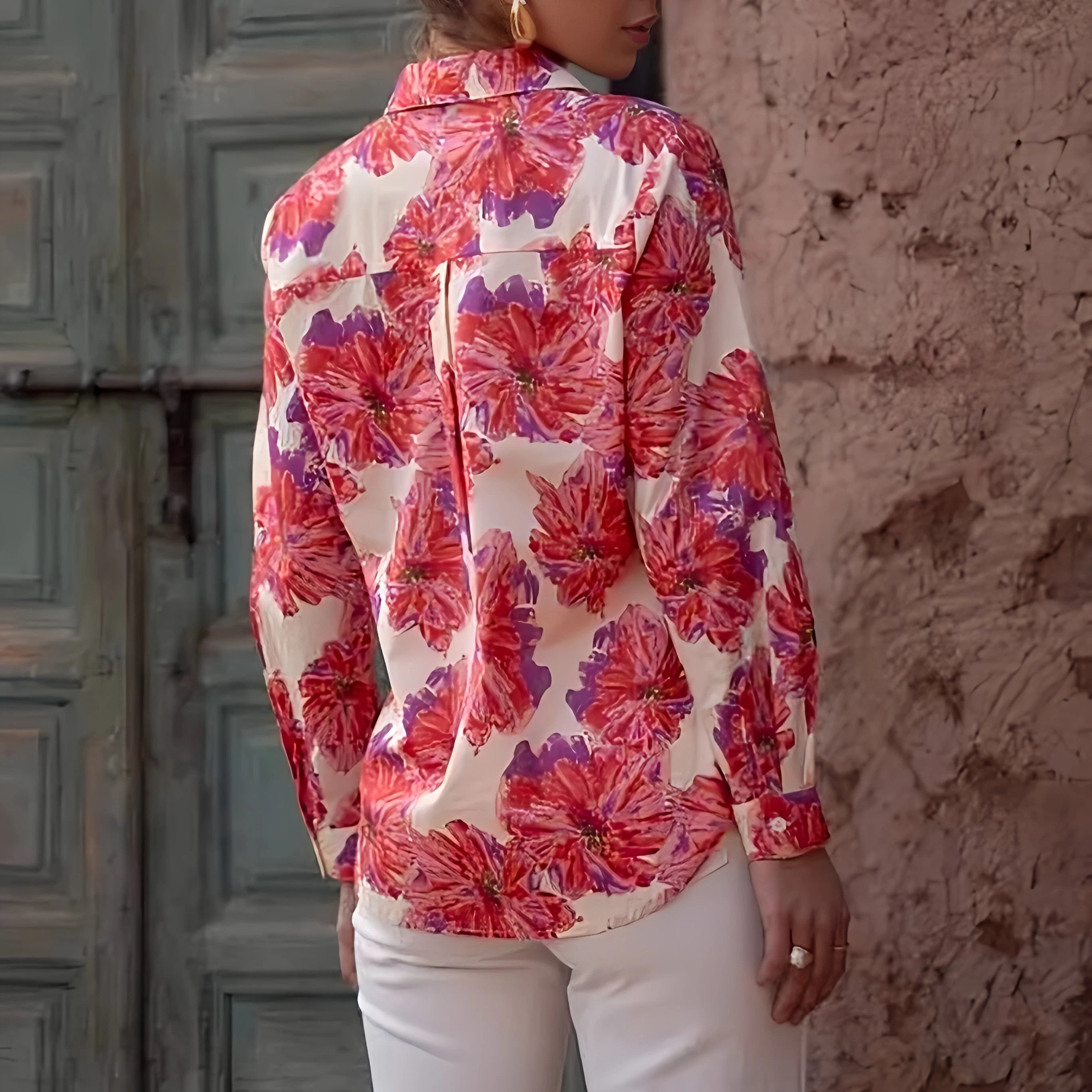 Baumwollbluse Florence mit floralen Akzenten, Hemdkragen und langen Ärmeln.