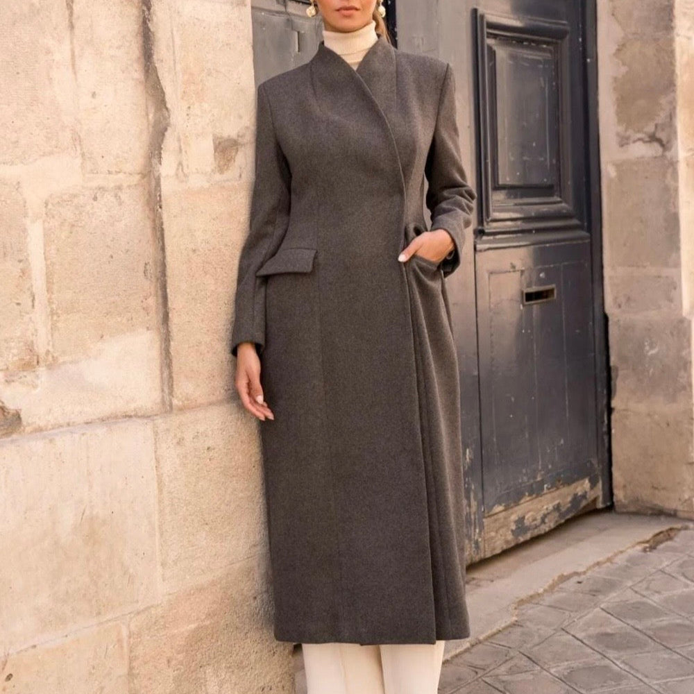 Langer Damenmantel in Coffee, elegant geschnitten mit geradem Design und klassischem Woll-Look