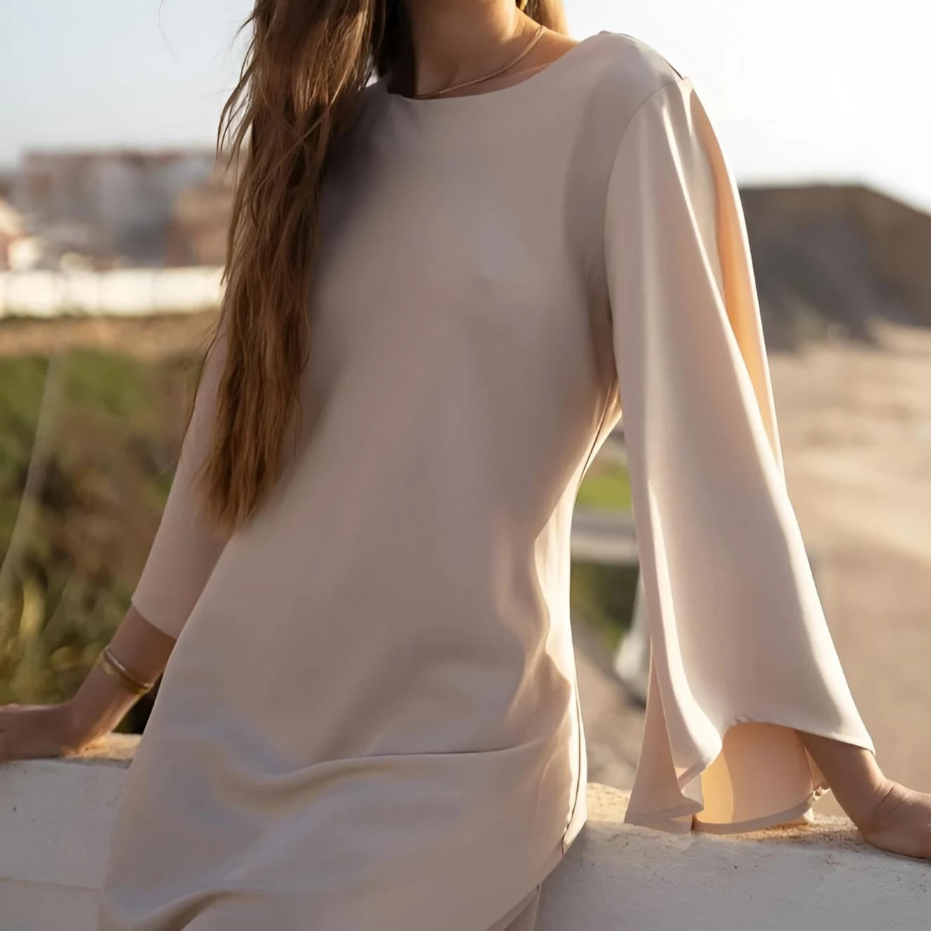 Feminin geschnittenes Midikleid für Abendveranstaltungen